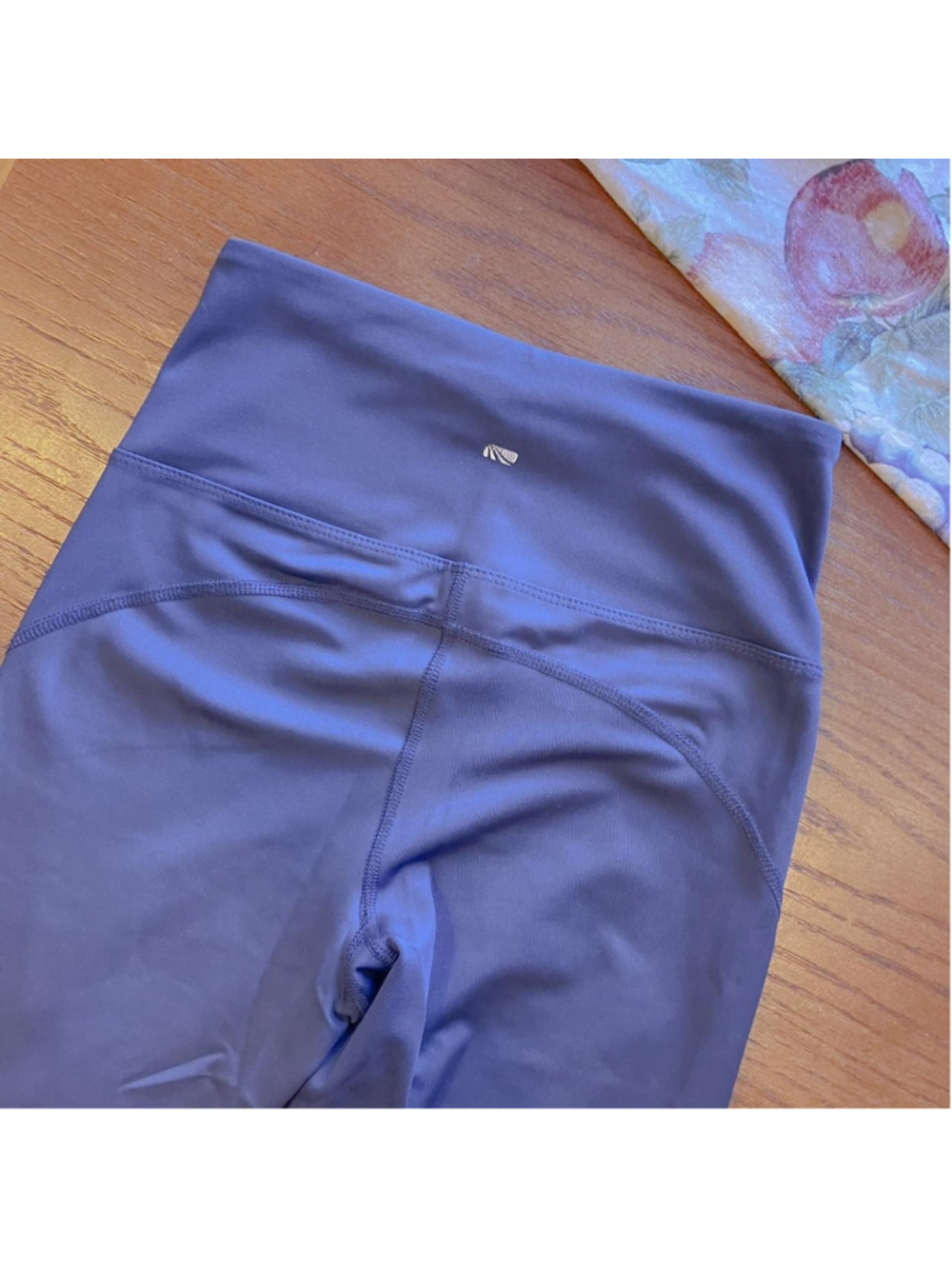 Y2K Marika Purple Laser Cut Active Leggings (Small) - Picture 4 of 4